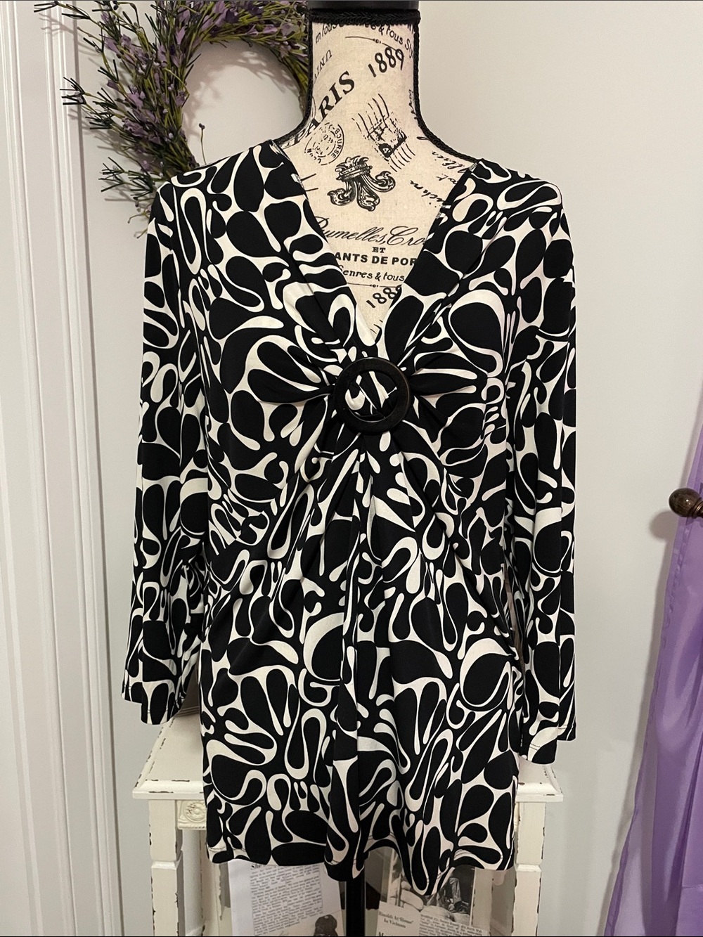 Black & White Patterned V-Neck Top with Center Ring